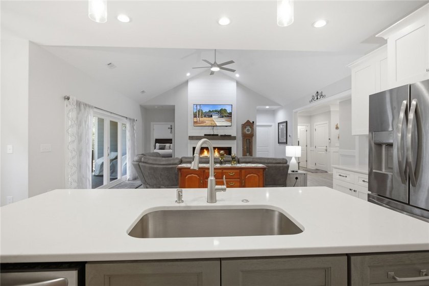 AVG POWER BILL OF $150/month on a 3300+ sqft house?! Take a - photo 11