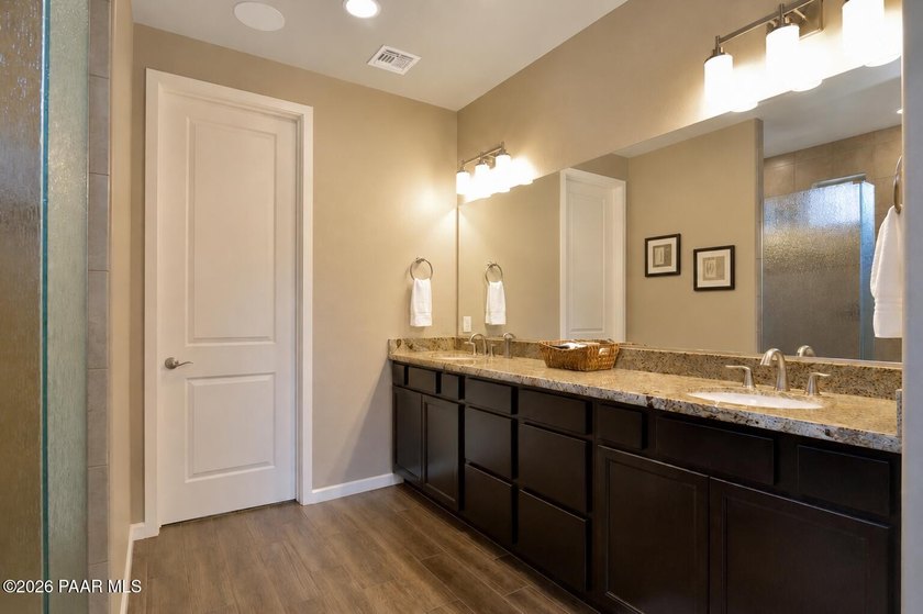 This freshly painted, immaculate home has been so well cared for - photo 19