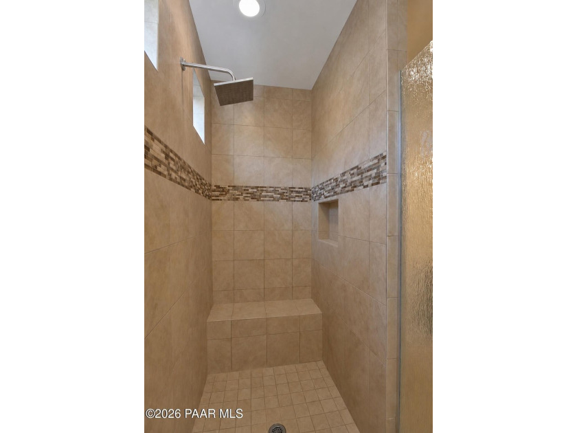 This freshly painted, immaculate home has been so well cared for - photo 20