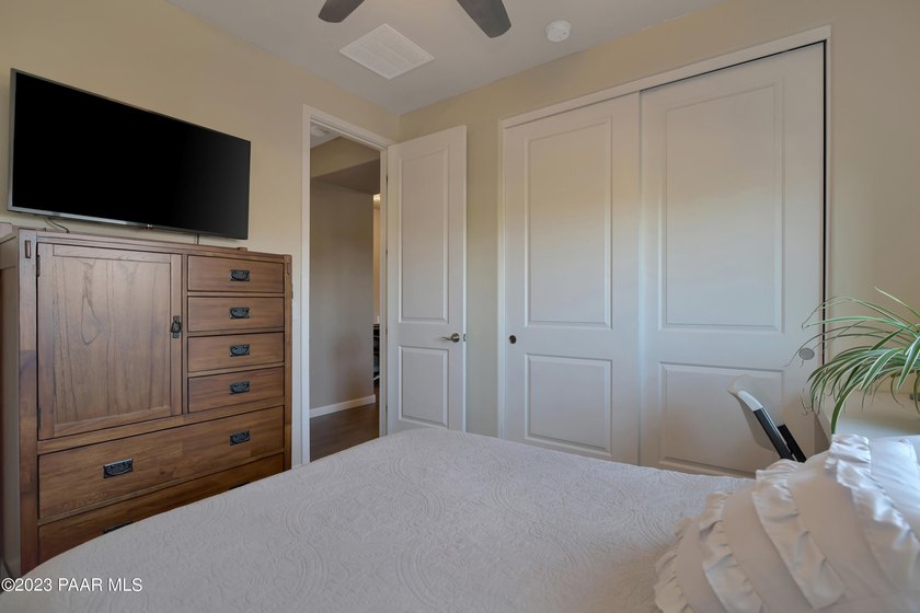This freshly painted, immaculate home has been so well cared for - photo 29