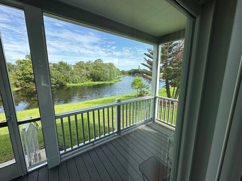 This 3-way split floor plan from Palm Harbor Homes is a stunner! - photo 33