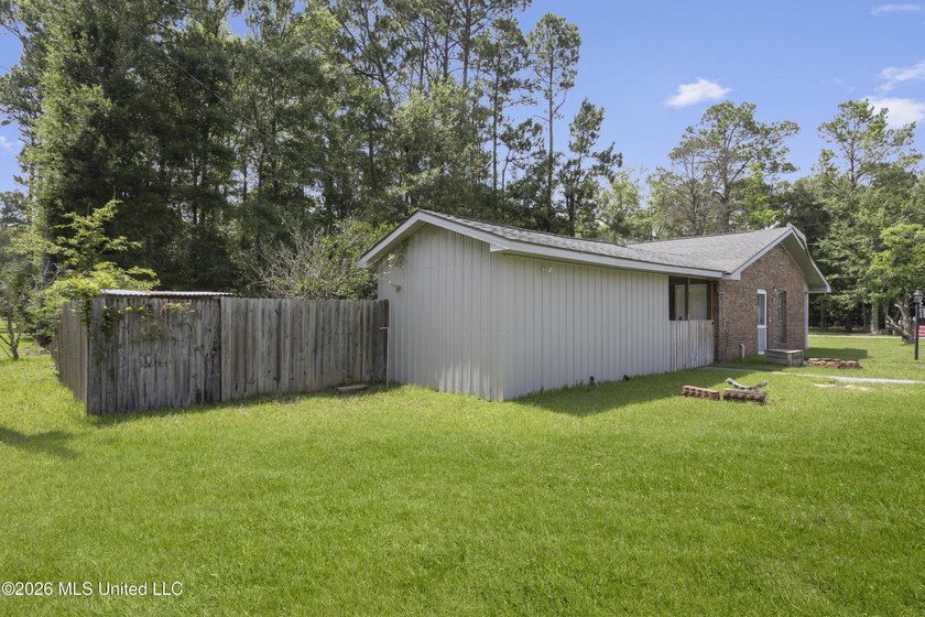 Great Brick Home with an Additional Lot! Enjoy extra space and - photo 27