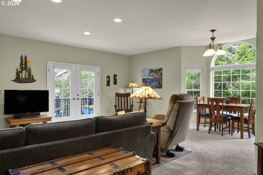 Tucked away &amp; private on a wooded knoll in Heceta South, this - photo 10