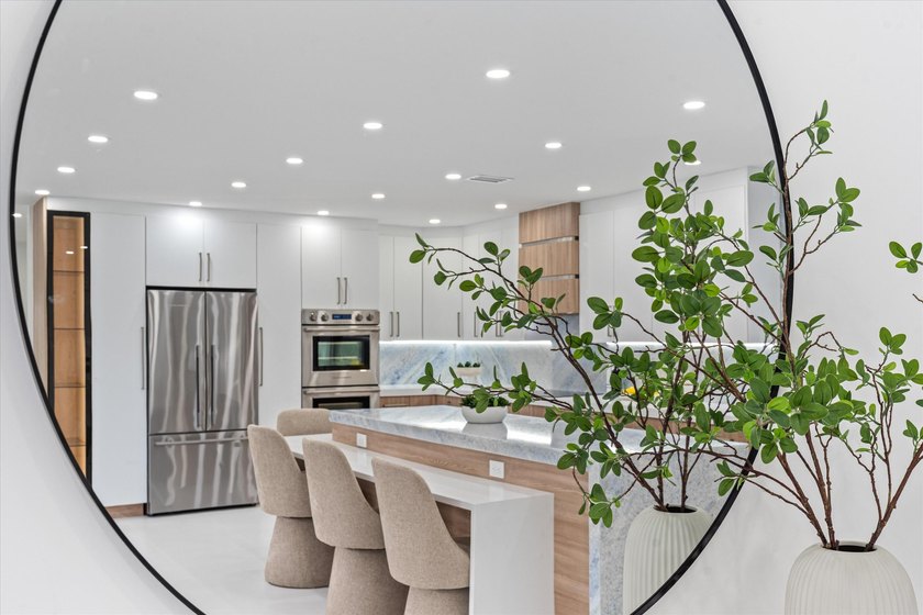 Lovingly referred to as the *artists home*, this 4 bedroom 3 - photo 11