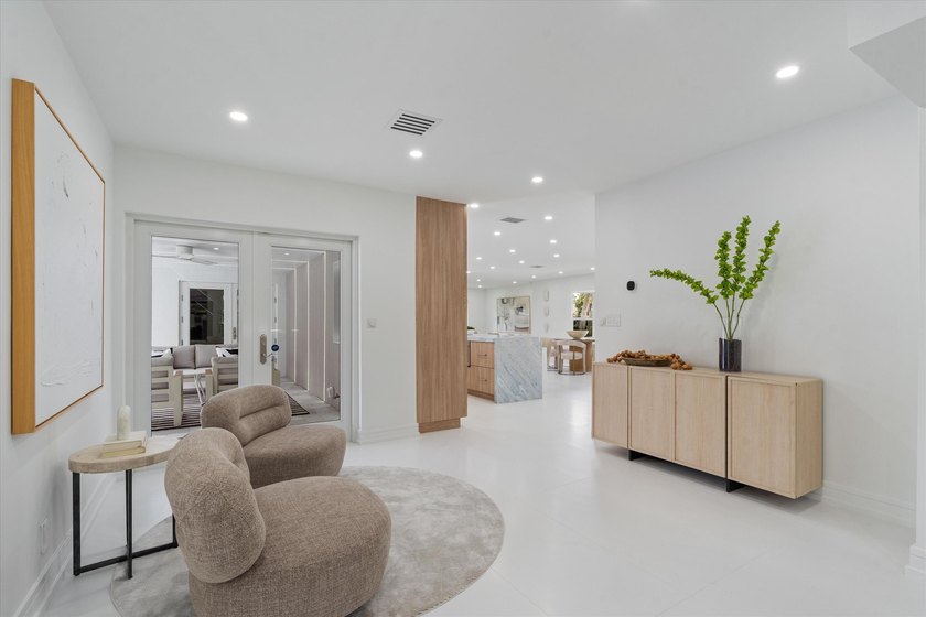 Lovingly referred to as the *artists home*, this 4 bedroom 3 - photo 13
