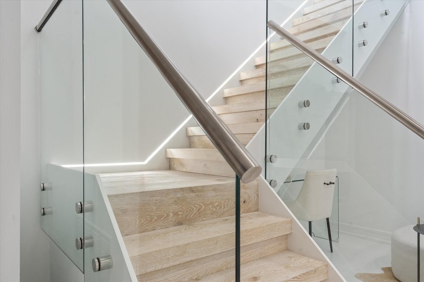 Lovingly referred to as the *artists home*, this 4 bedroom 3 - photo 14