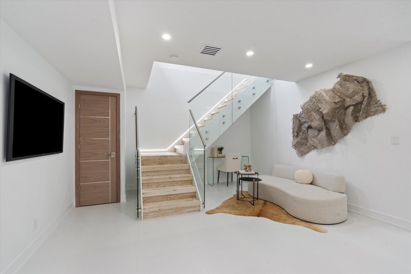 Lovingly referred to as the *artists home*, this 4 bedroom 3 - photo 15