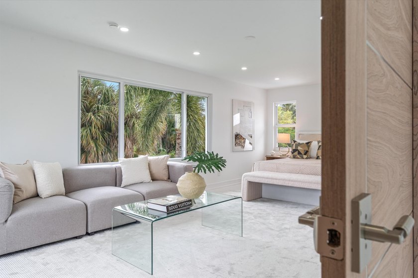 Lovingly referred to as the *artists home*, this 4 bedroom 3 - photo 16