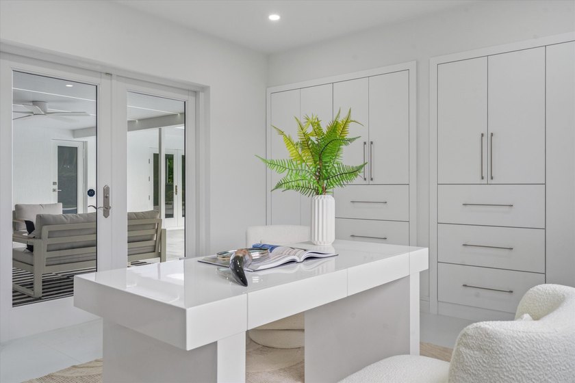 Lovingly referred to as the *artists home*, this 4 bedroom 3 - photo 30