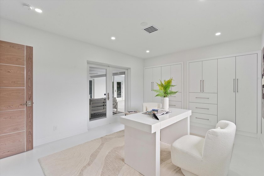 Lovingly referred to as the *artists home*, this 4 bedroom 3 - photo 31