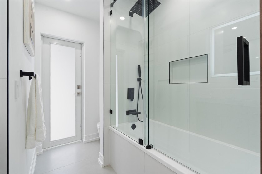 Lovingly referred to as the *artists home*, this 4 bedroom 3 - photo 34