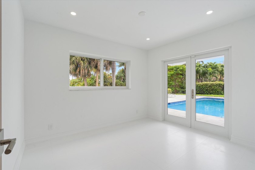 Lovingly referred to as the *artists home*, this 4 bedroom 3 - photo 35