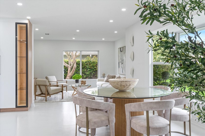 Lovingly referred to as the *artists home*, this 4 bedroom 3 - photo 38