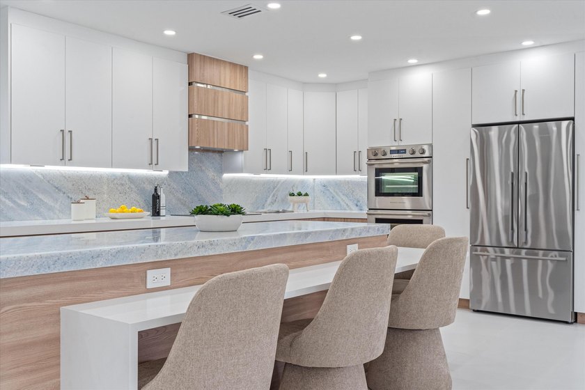 Lovingly referred to as the *artists home*, this 4 bedroom 3 - photo 39