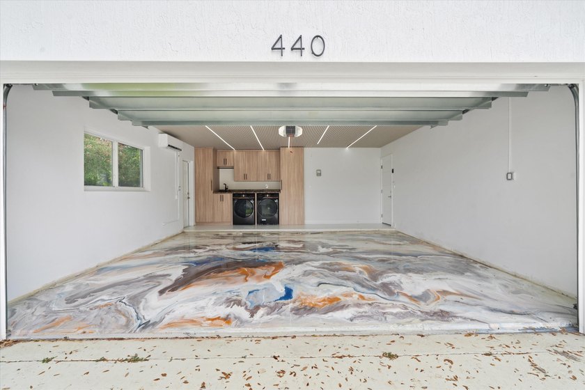 Lovingly referred to as the *artists home*, this 4 bedroom 3 - photo 41