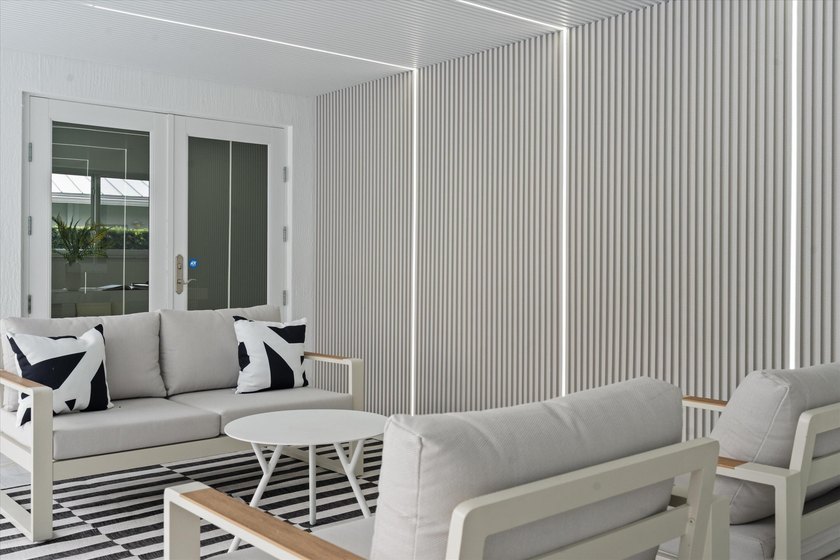 Lovingly referred to as the *artists home*, this 4 bedroom 3 - photo 44