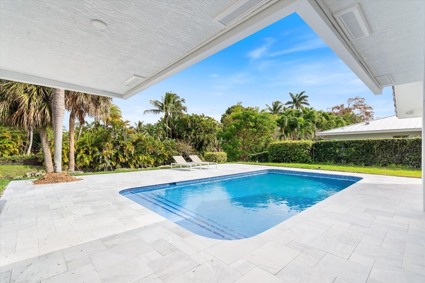 Lovingly referred to as the *artists home*, this 4 bedroom 3 - photo 46