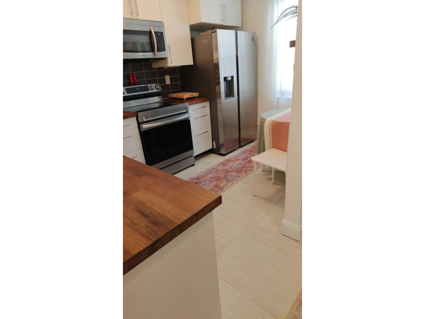 Unique, incomparable 1-bed, 1.5-bath corner unit with flexible - photo 11