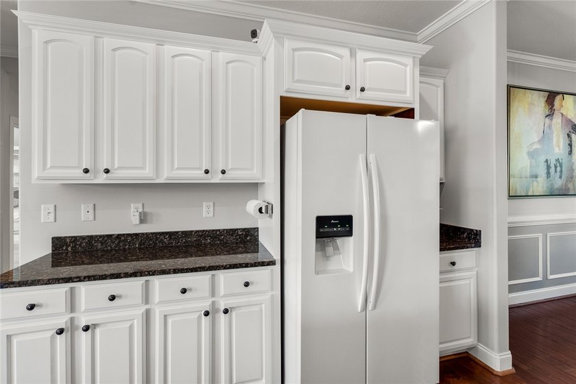 Welcome to Lexington Pointe, where everyday living feels like a - photo 17