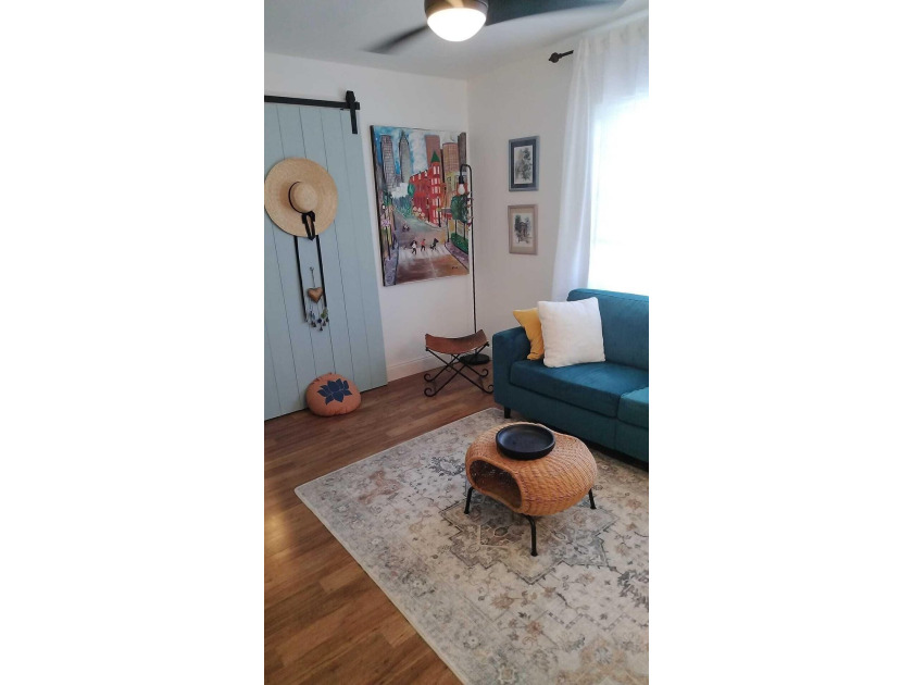 Unique, incomparable 1-bed, 1.5-bath corner unit with flexible - photo 18