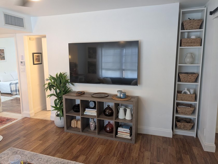 Unique, incomparable 1-bed, 1.5-bath corner unit with flexible - photo 20