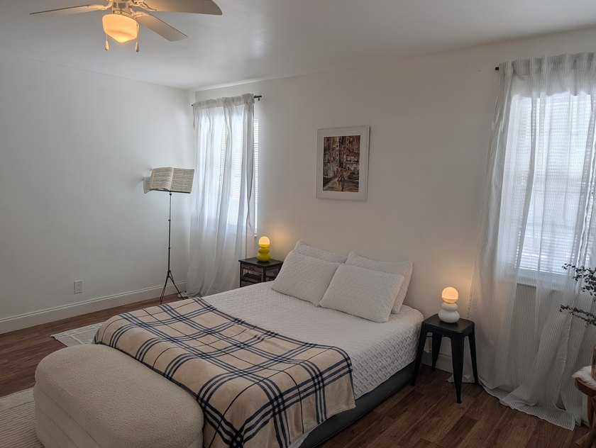 Unique, incomparable 1-bed, 1.5-bath corner unit with flexible - photo 22