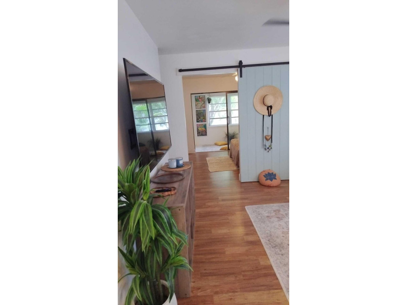 Unique, incomparable 1-bed, 1.5-bath corner unit with flexible - photo 28