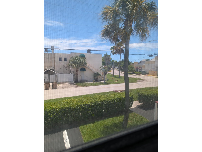 Unique, incomparable 1-bed, 1.5-bath corner unit with flexible - photo 29