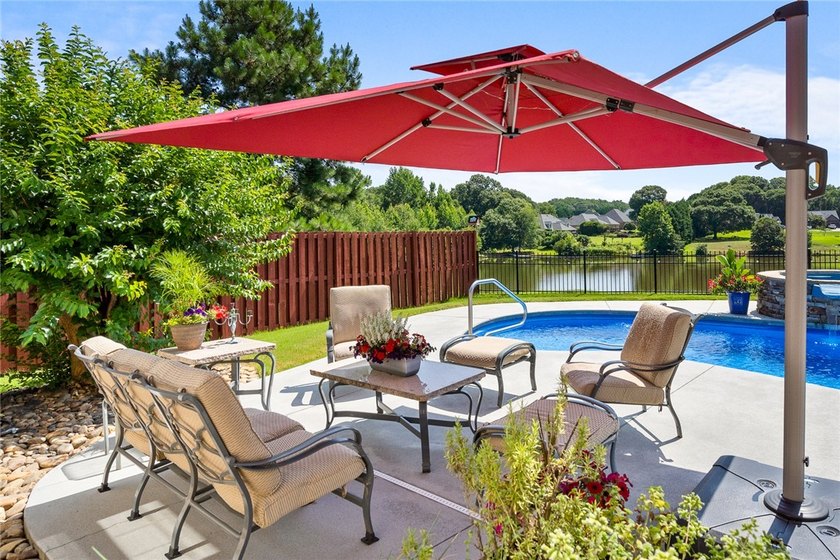 Welcome to Lexington Pointe, where everyday living feels like a - photo 31