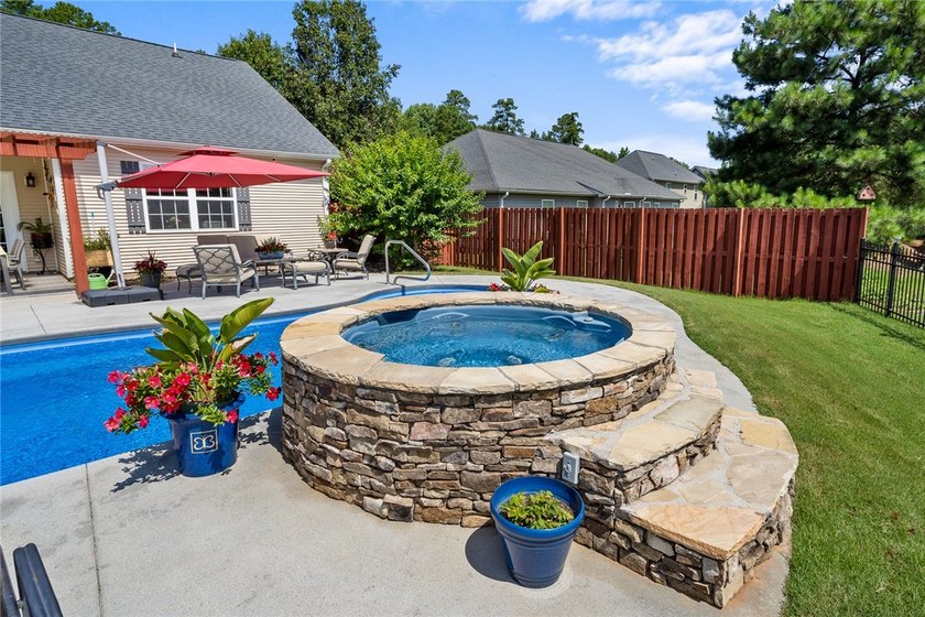 Welcome to Lexington Pointe, where everyday living feels like a - photo 32