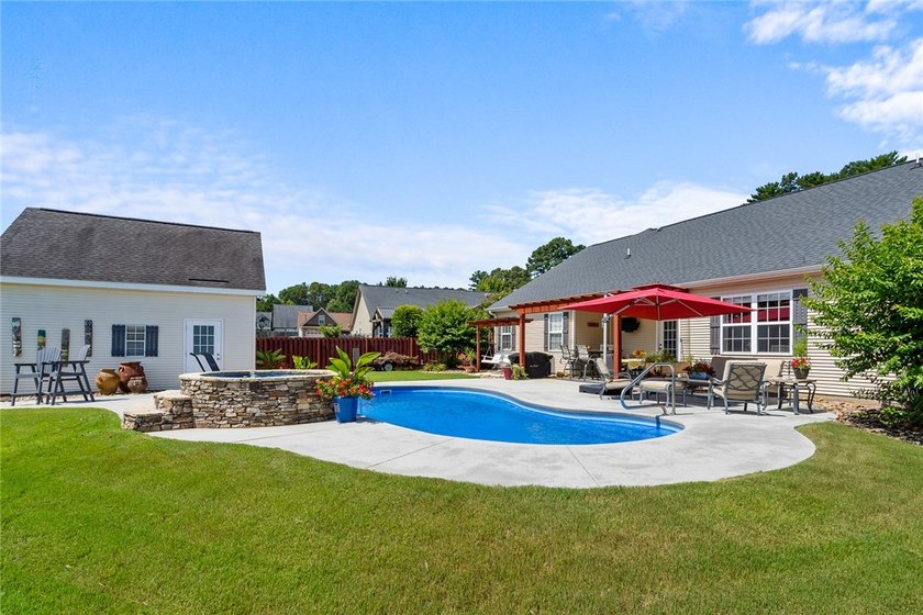Welcome to Lexington Pointe, where everyday living feels like a - photo 33