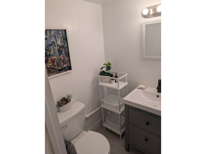 Unique, incomparable 1-bed, 1.5-bath corner unit with flexible - photo 35