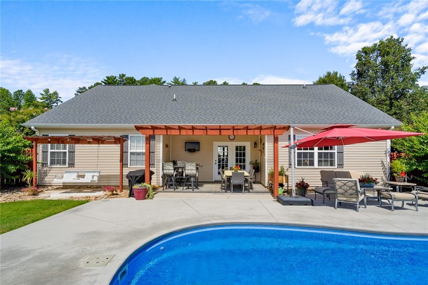 Welcome to Lexington Pointe, where everyday living feels like a - photo 35