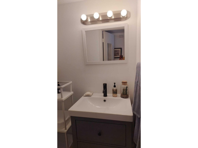 Unique, incomparable 1-bed, 1.5-bath corner unit with flexible - photo 36