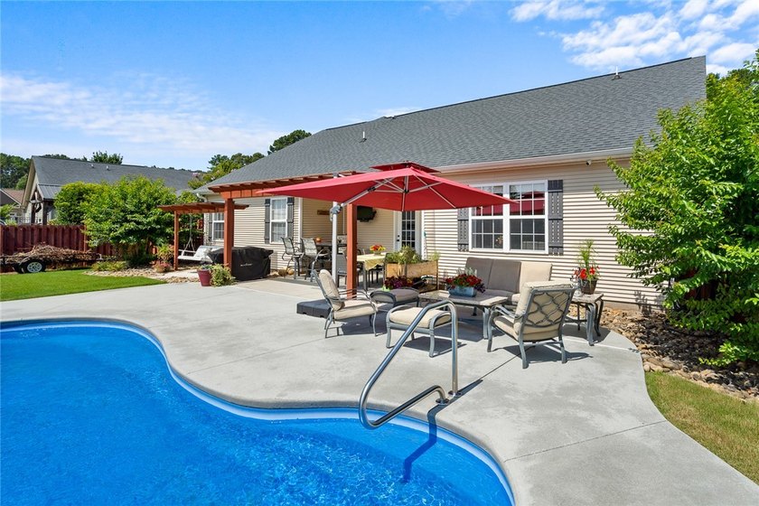 Welcome to Lexington Pointe, where everyday living feels like a - photo 36