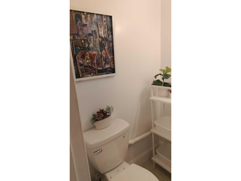 Unique, incomparable 1-bed, 1.5-bath corner unit with flexible - photo 37