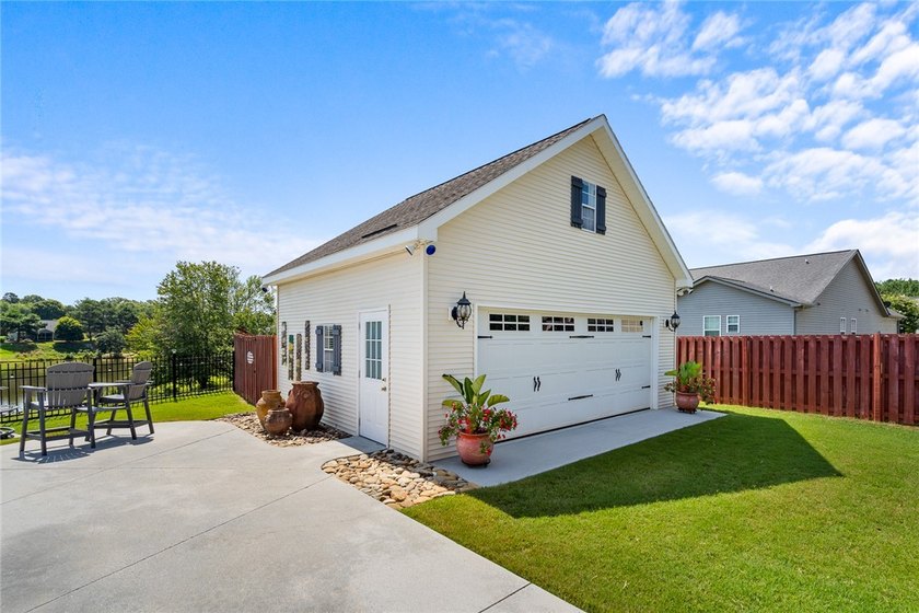 Welcome to Lexington Pointe, where everyday living feels like a - photo 38