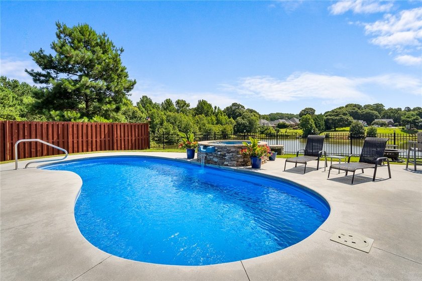 Welcome to Lexington Pointe, where everyday living feels like a - photo 41