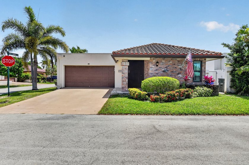 Experience a rare architectural standout in Pradera, an all-age - photo 4