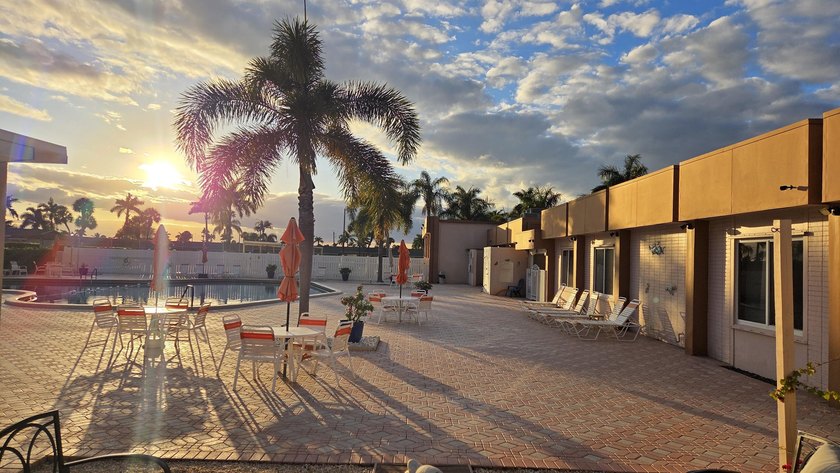 Welcome home to this beautifully upgraded villa in a peaceful - photo 17