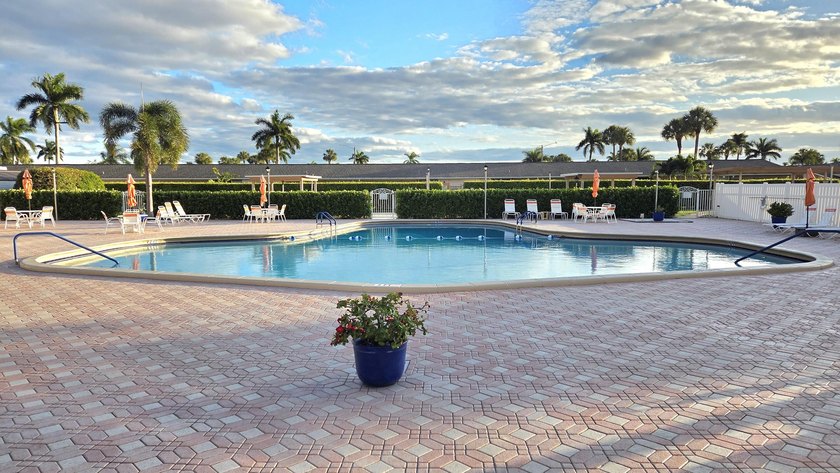 Welcome home to this beautifully upgraded villa in a peaceful - photo 18