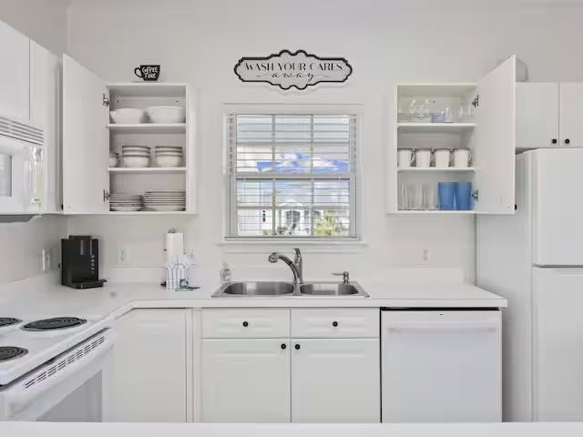 1 CAR GARAGE INCLUDED, PERFECTLY LOCATED, METICULOUSLY MAINT - photo 14