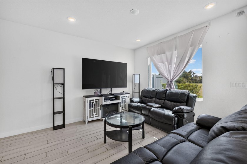 Built in 2023, this beautifully maintained 3-bedroom, 2 - photo 14