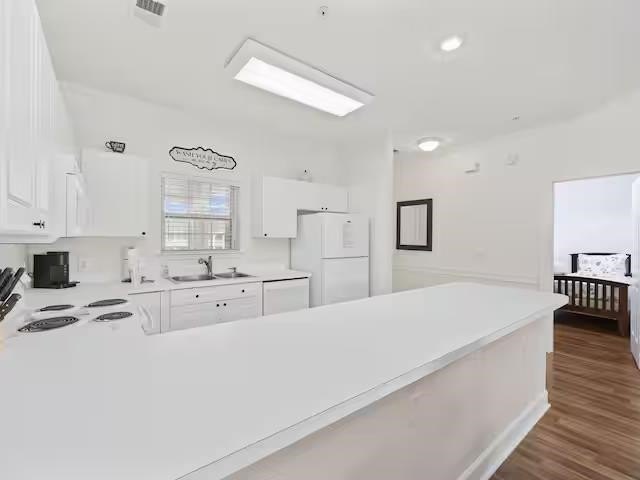 1 CAR GARAGE INCLUDED, PERFECTLY LOCATED, METICULOUSLY MAINT - photo 16