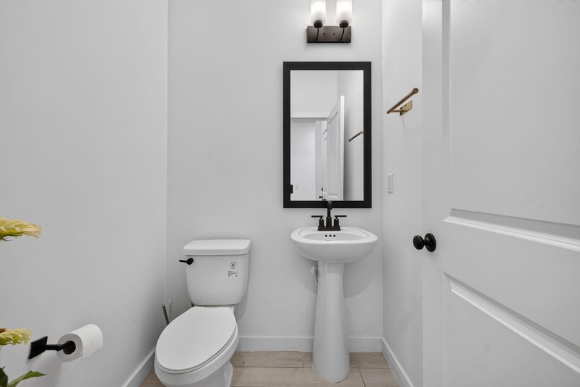 Built in 2023, this beautifully maintained 3-bedroom, 2 - photo 16
