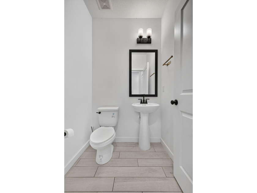 Built in 2023, this beautifully maintained 3-bedroom, 2 - photo 17