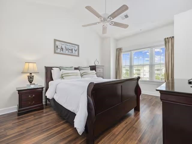 1 CAR GARAGE INCLUDED, PERFECTLY LOCATED, METICULOUSLY MAINT - photo 18