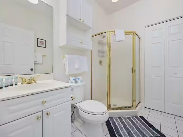 1 CAR GARAGE INCLUDED, PERFECTLY LOCATED, METICULOUSLY MAINT - photo 21