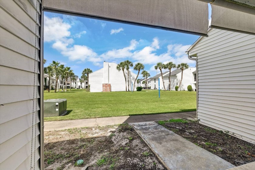 Light &amp; Bright 2-Bedroom Condo in The Palms of Tarpon Springs! - photo 22