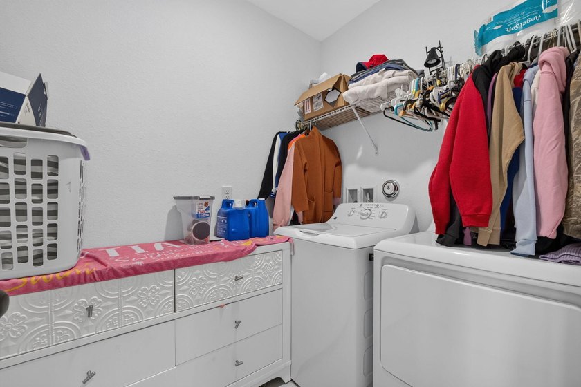 Built in 2023, this beautifully maintained 3-bedroom, 2 - photo 28
